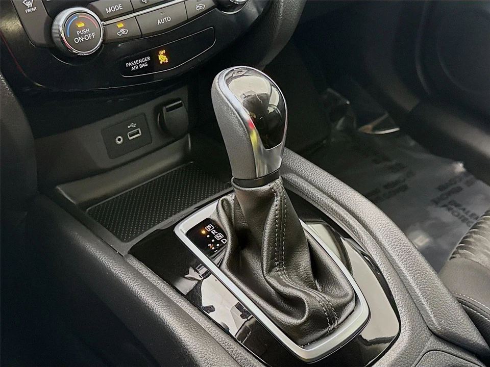 2018 Nissan Rogue - Image 16 of 21