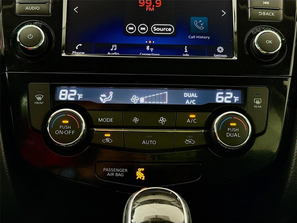 2018 Nissan Rogue - Image 15 of 21