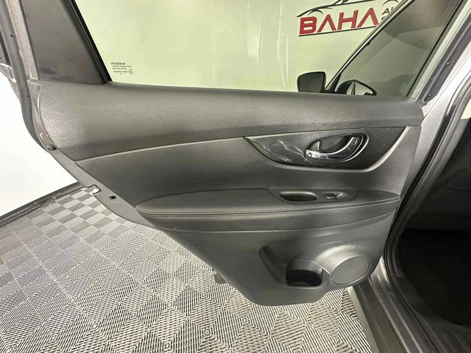2018 Nissan Rogue - Image 18 of 21