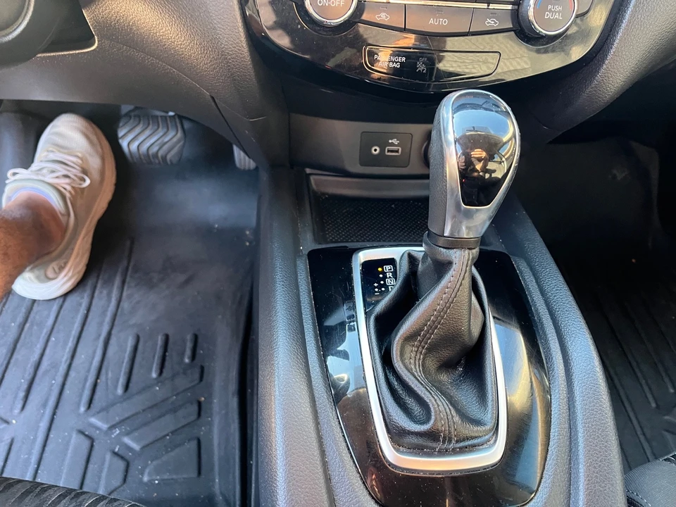 2018 Nissan Rogue - Image 6 of 16