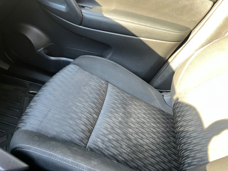 2018 Nissan Rogue - Image 11 of 16