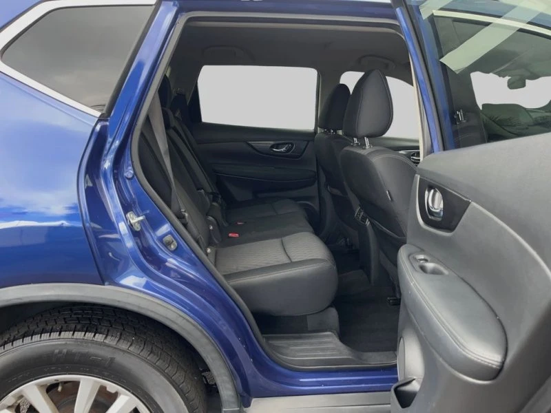 2018 Nissan Rogue - Image 11 of 19