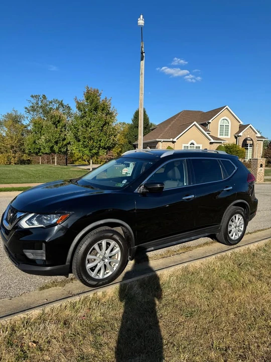 2018 Nissan Rogue - Image 2 of 9