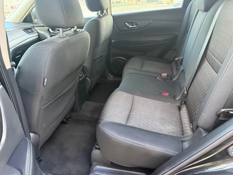 2018 Nissan Rogue - Image 11 of 18
