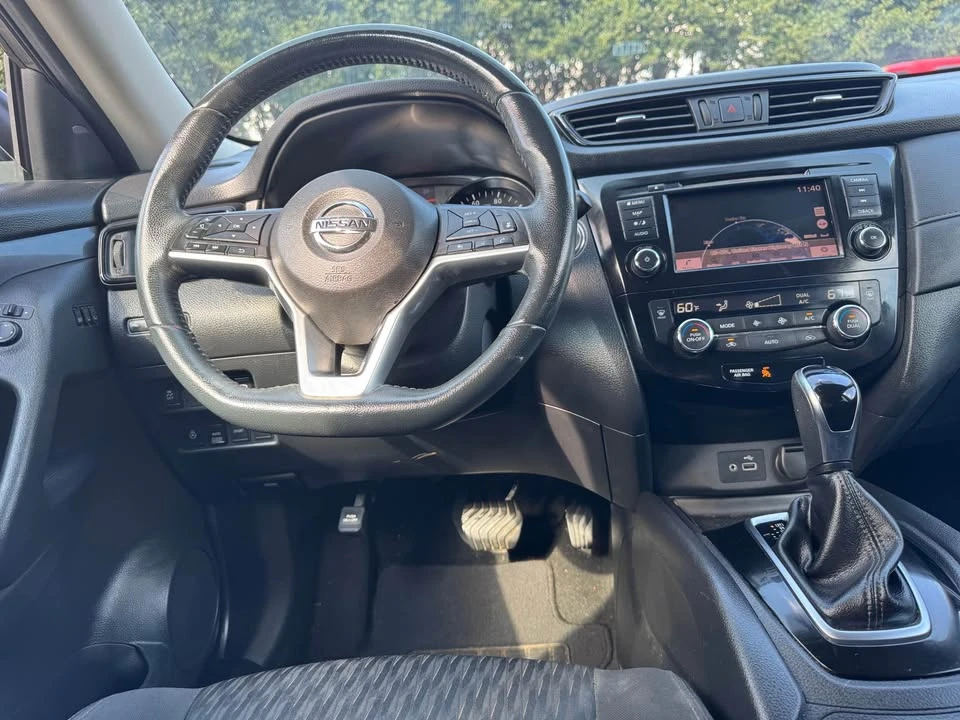 2018 Nissan Rogue - Image 5 of 17