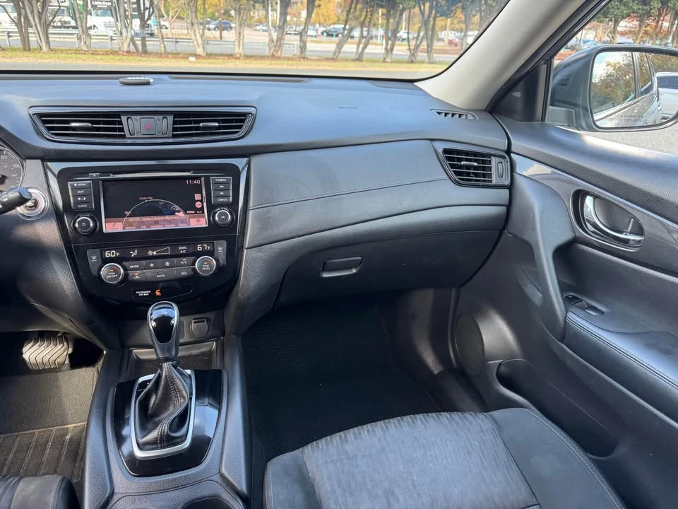 2018 Nissan Rogue - Image 4 of 17