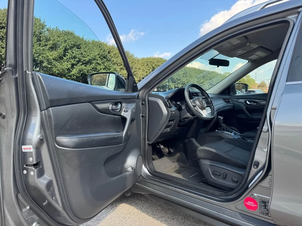 2018 Nissan Rogue - Image 10 of 17