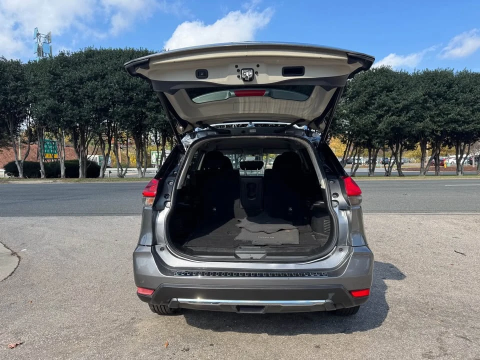 2018 Nissan Rogue - Image 14 of 17