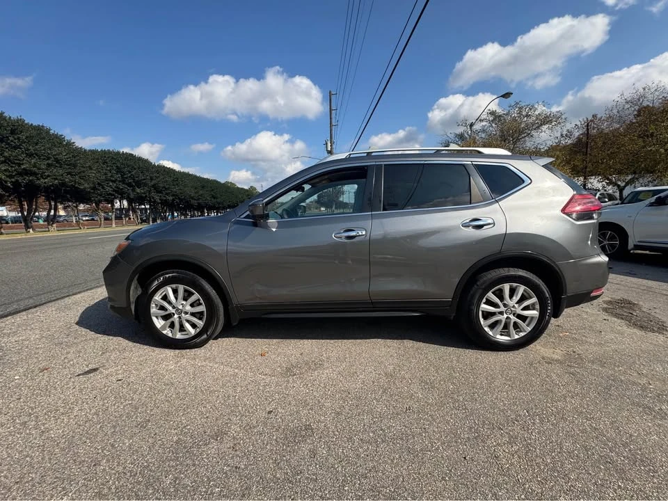 2018 Nissan Rogue - Image 8 of 17