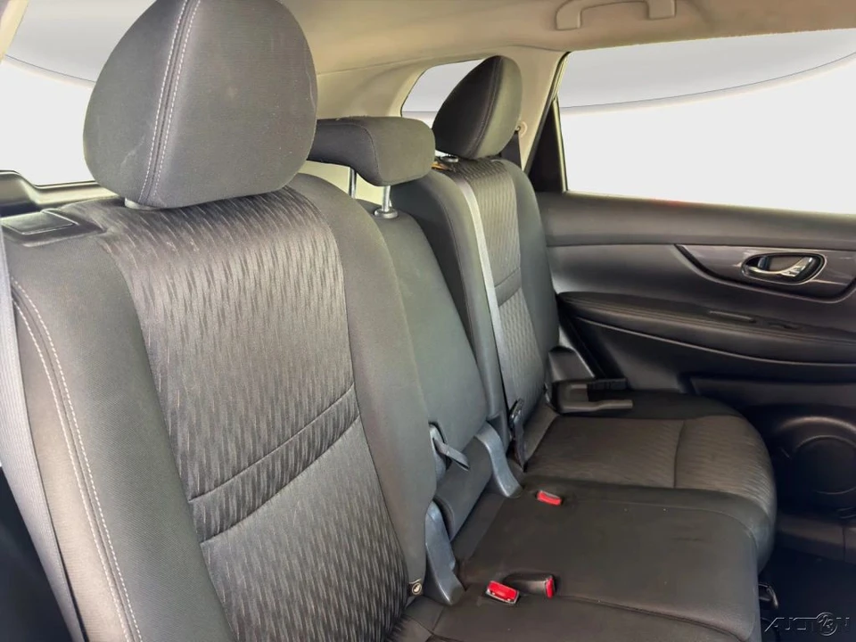 2018 Nissan Rogue - Image 20 of 21