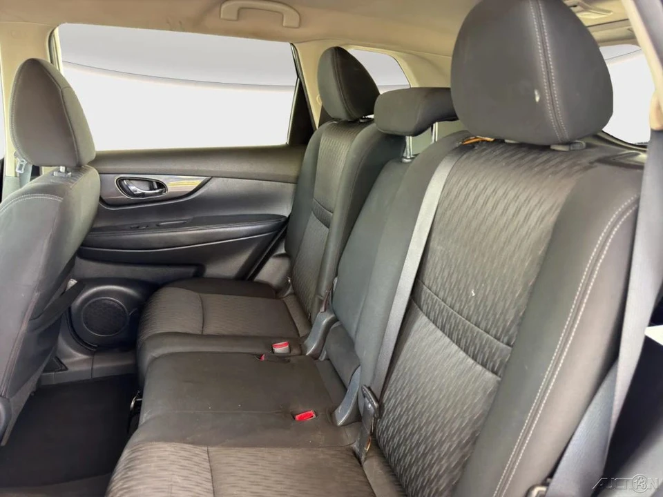 2018 Nissan Rogue - Image 14 of 21