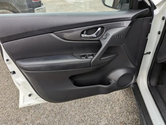 2018 Nissan Rogue - Image 18 of 21