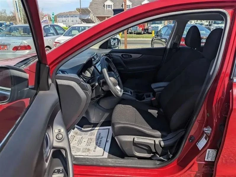 2018 Nissan Rogue - Image 10 of 12