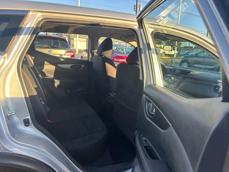 2018 Nissan Rogue - Image 11 of 12