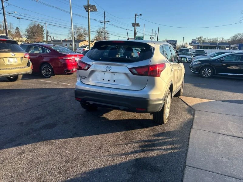 2018 Nissan Rogue - Image 9 of 12