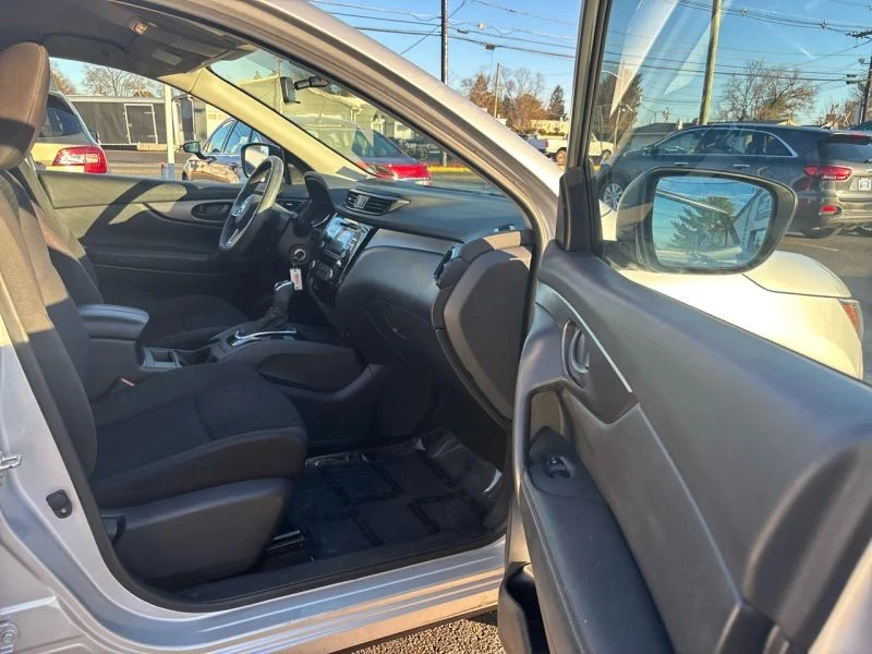 2018 Nissan Rogue - Image 10 of 12