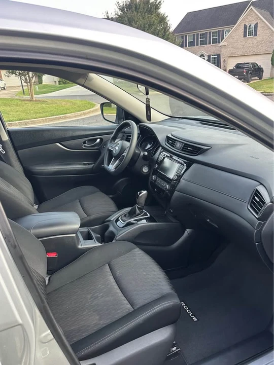 2018 Nissan Rogue - Image 9 of 12