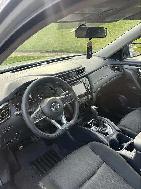 2018 Nissan Rogue - Image 10 of 12