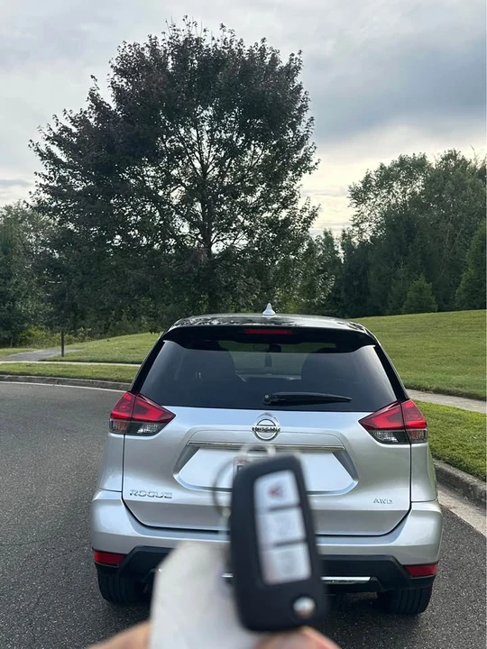 2018 Nissan Rogue - Image 6 of 12