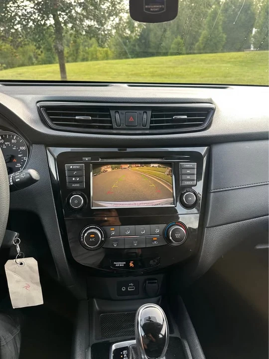 2018 Nissan Rogue - Image 11 of 12