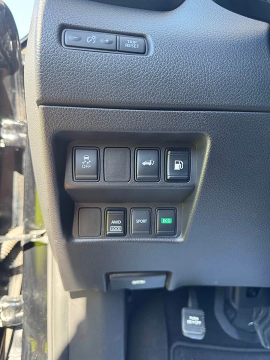 2018 Nissan Rogue - Image 6 of 12