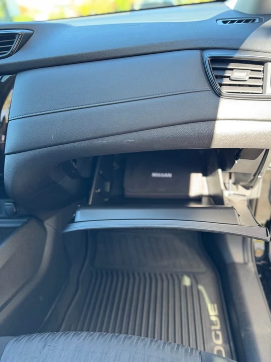 2018 Nissan Rogue - Image 9 of 12