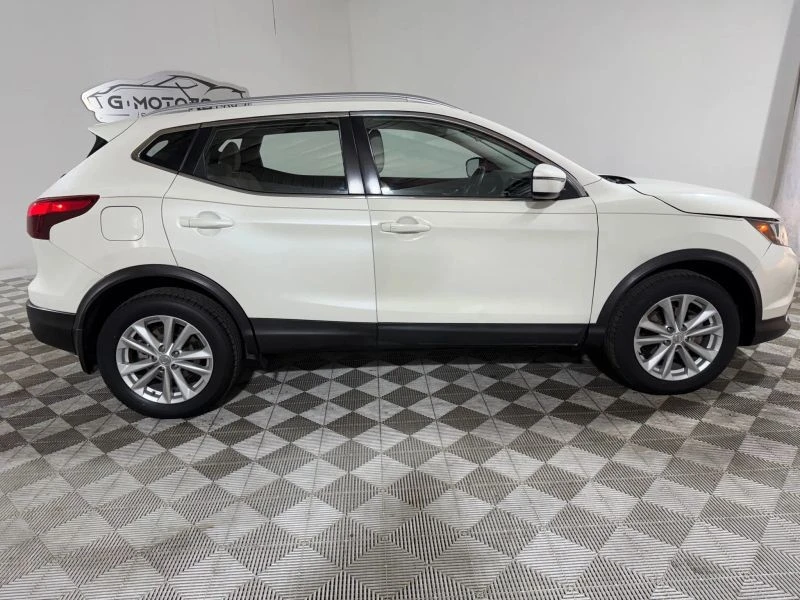 2018 Nissan Rogue - Image 8 of 12