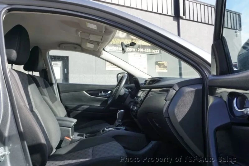 2018 Nissan Rogue - Image 11 of 12