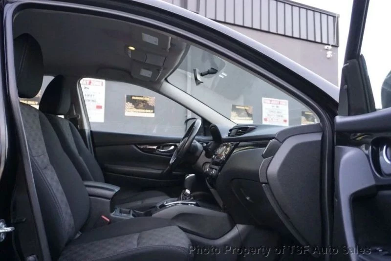 2018 Nissan Rogue - Image 11 of 12
