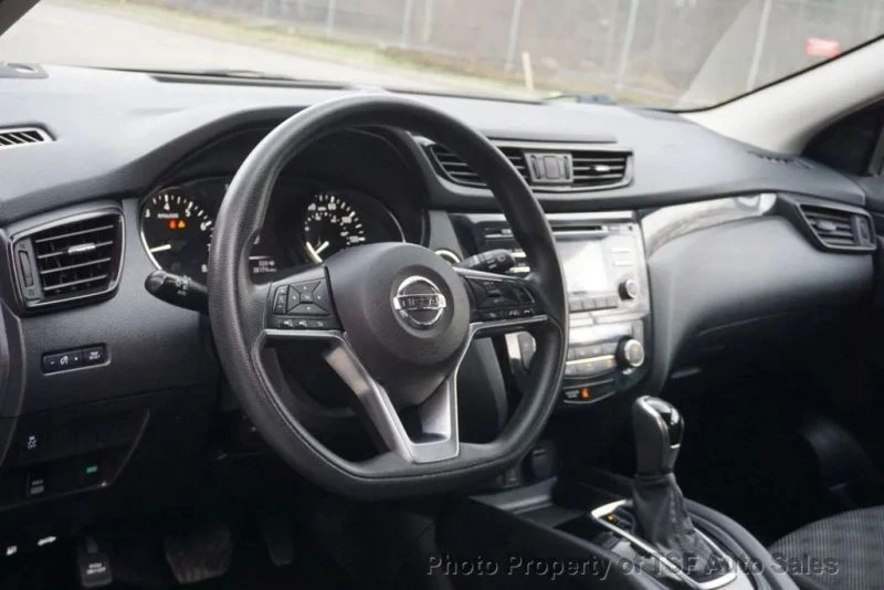 2018 Nissan Rogue - Image 11 of 12