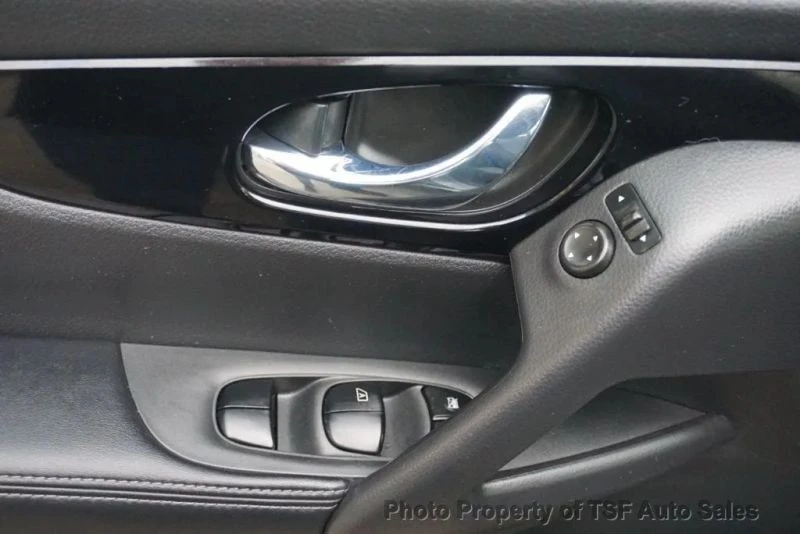 2018 Nissan Rogue - Image 10 of 12