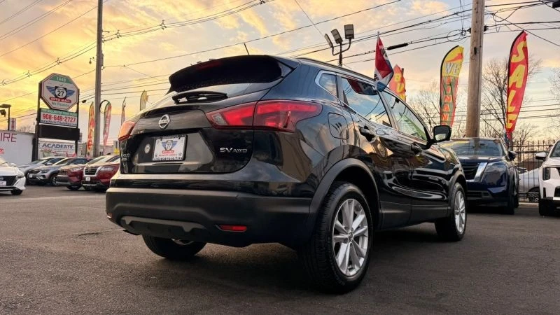 2018 Nissan Rogue - Image 9 of 12