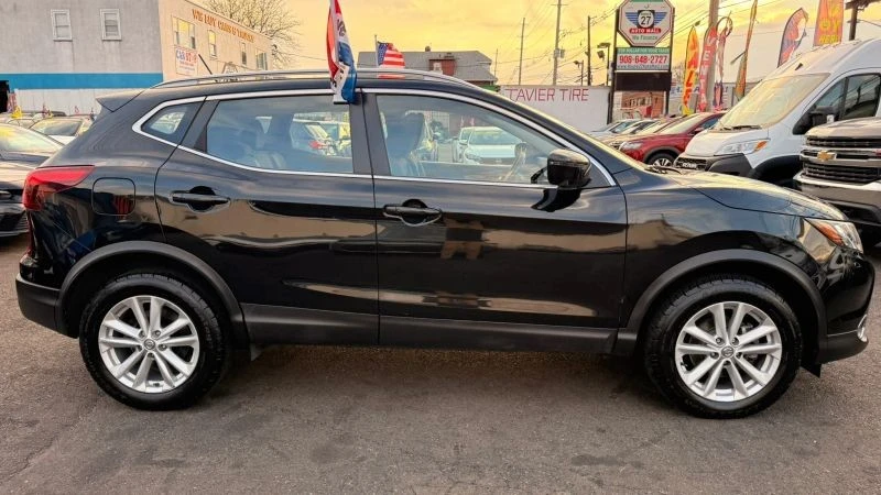 2018 Nissan Rogue - Image 11 of 12