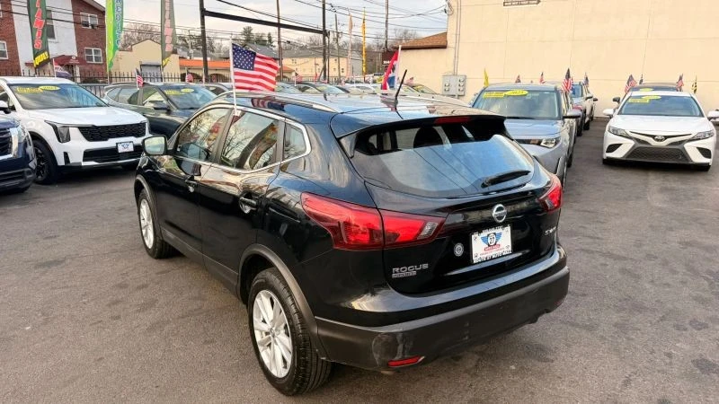 2018 Nissan Rogue - Image 5 of 12