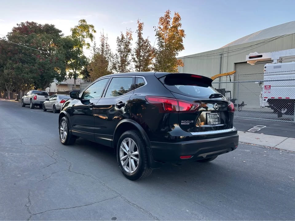 2018 Nissan Rogue - Image 8 of 13