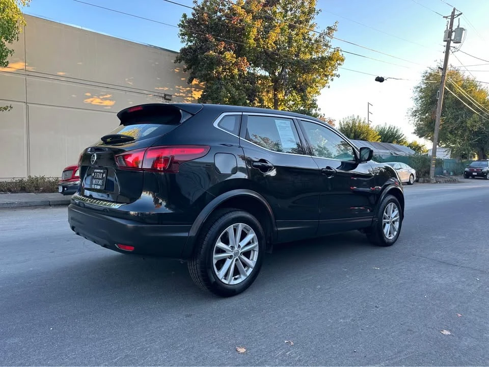 2018 Nissan Rogue - Image 6 of 13