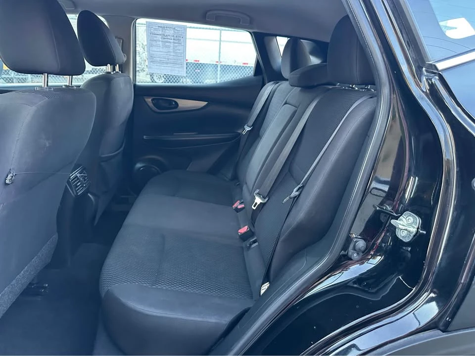 2018 Nissan Rogue - Image 10 of 13