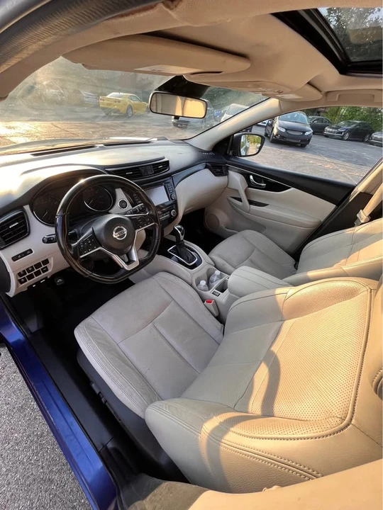 2018 Nissan Rogue - Image 15 of 20