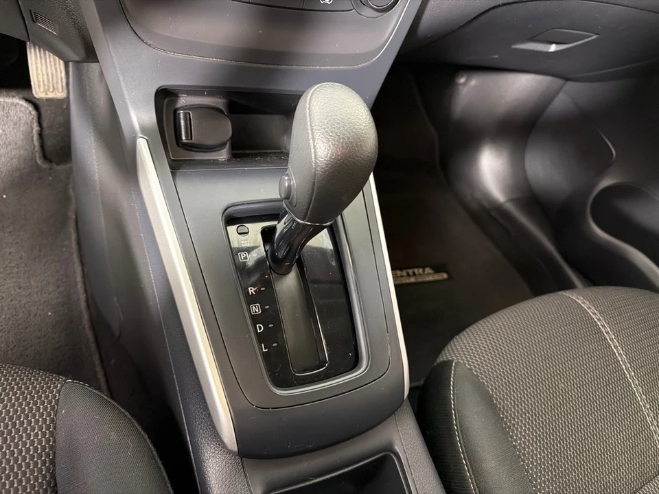 2018 Nissan Sentra 7th Gen - Image 15 of 21