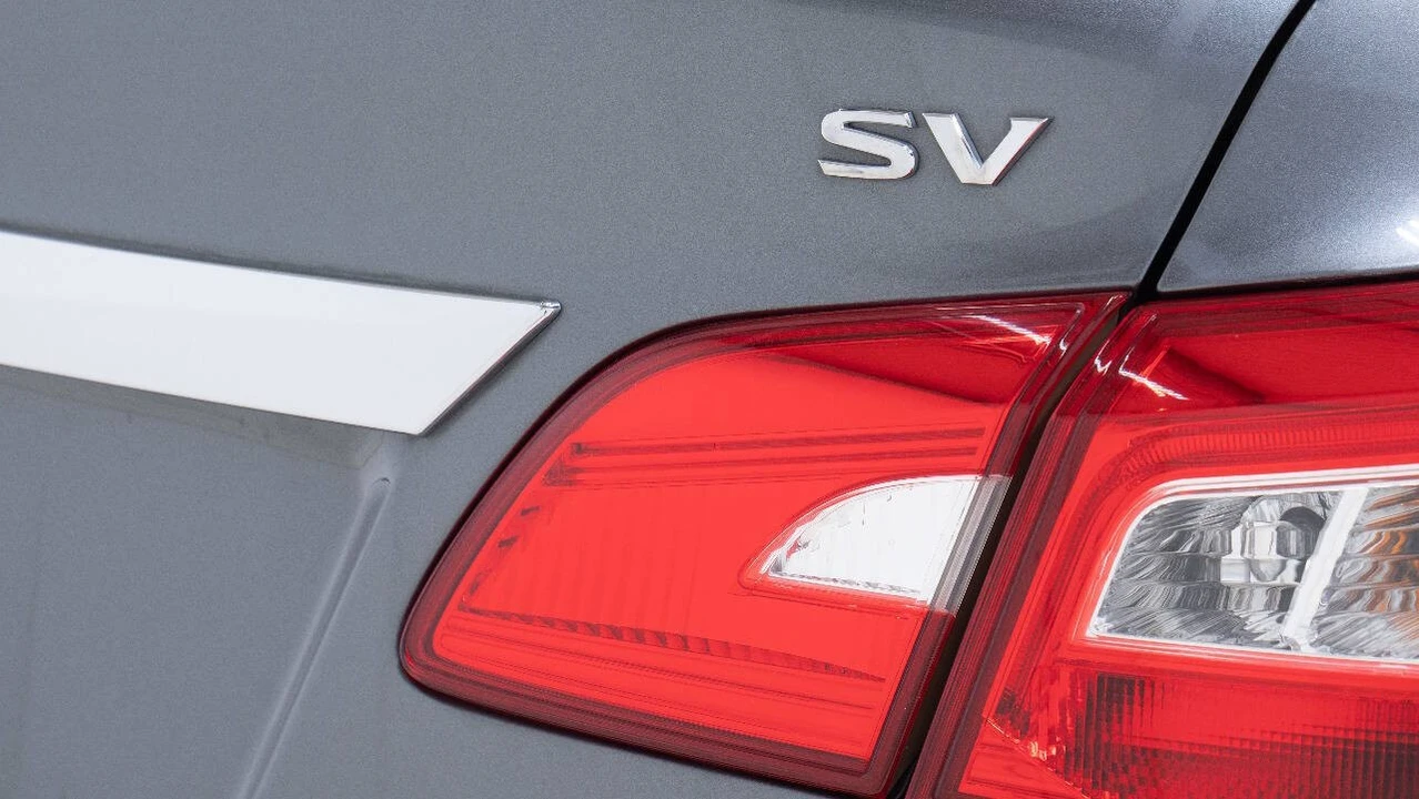 2018 Nissan Sentra 7th Gen - Image 14 of 21