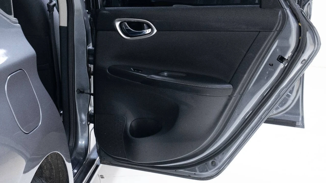2018 Nissan Sentra 7th Gen - Image 19 of 21