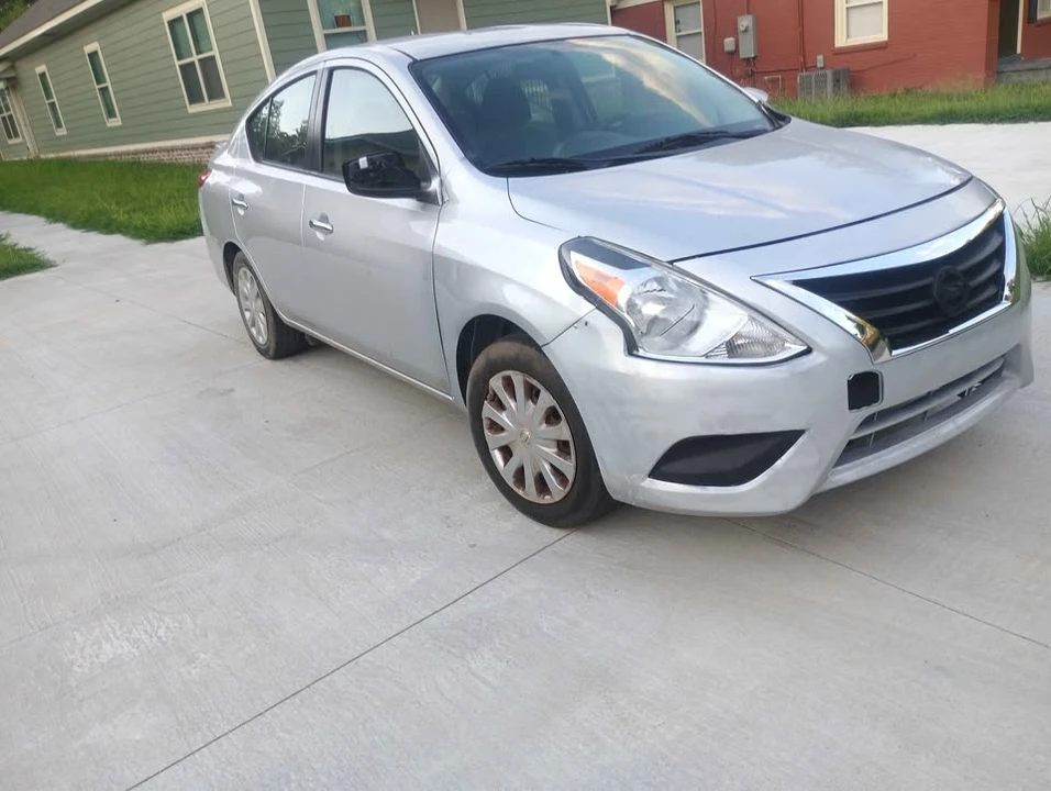2018 Nissan Versa - Image 2 of 3