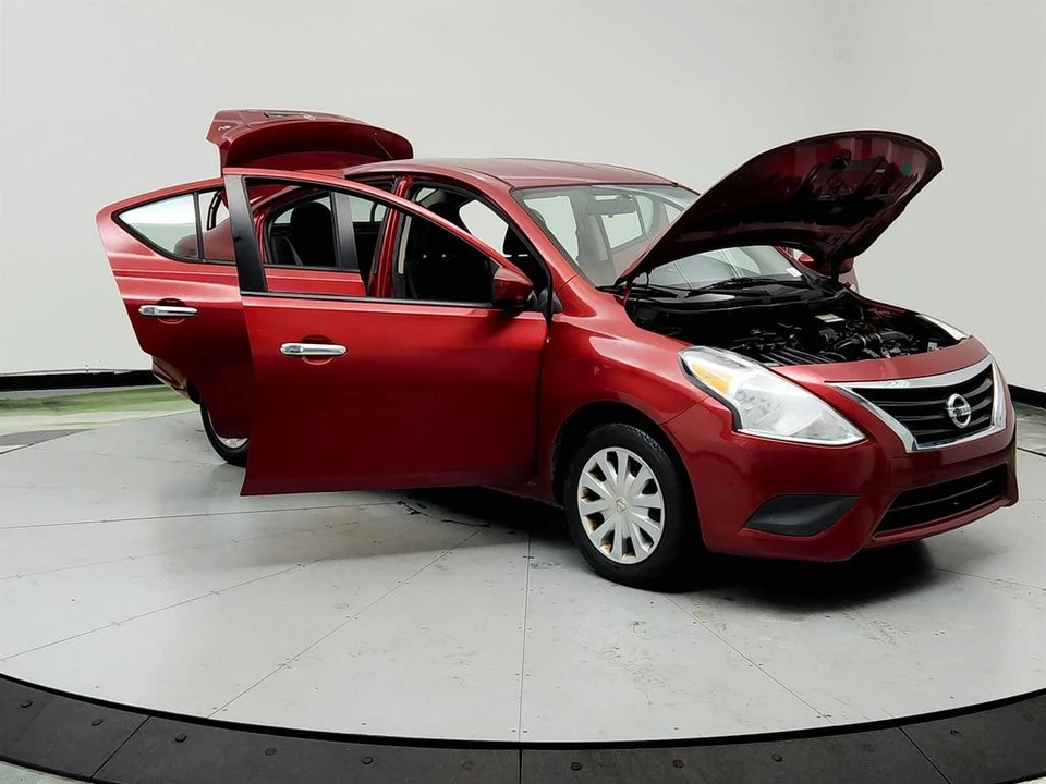 2018 Nissan Versa - Image 10 of 12