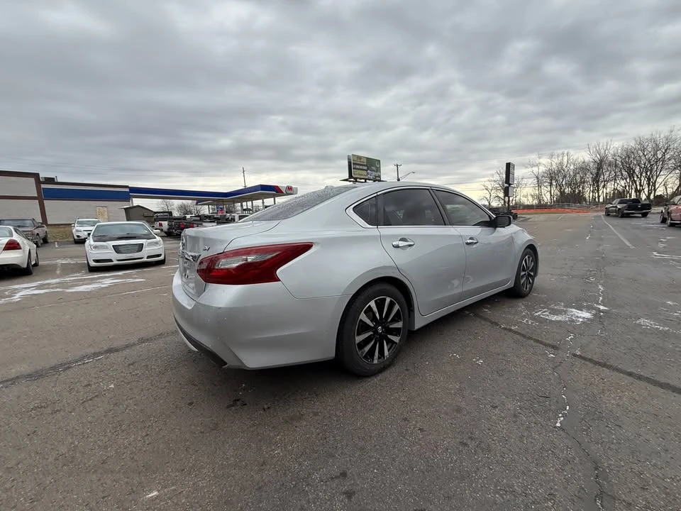 2018 Nissan Altima 5th Gen - Image 5 of 13