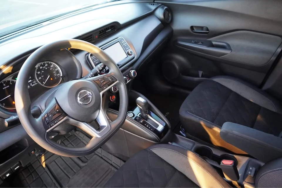 2018 Nissan Kicks - Image 15 of 17