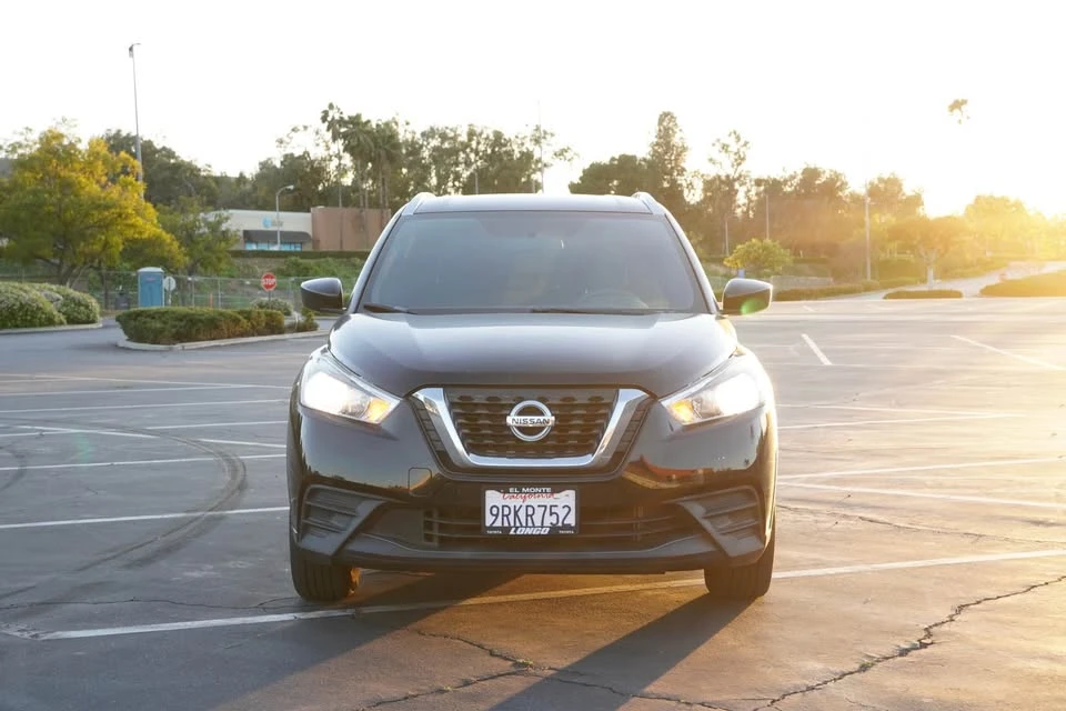 2018 Nissan Kicks - Image 2 of 17