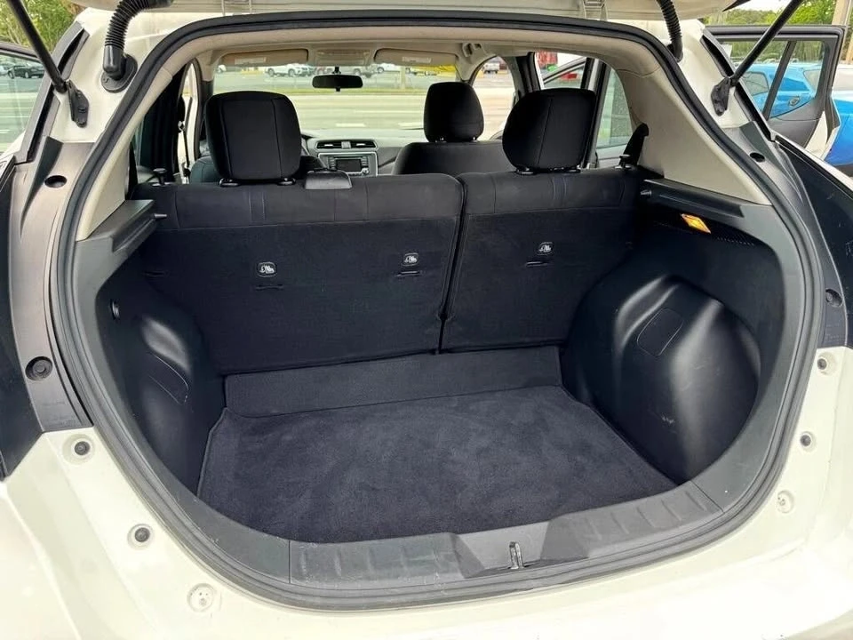 2018 Nissan Leaf - Image 9 of 13