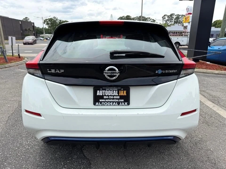 2018 Nissan Leaf - Image 5 of 13