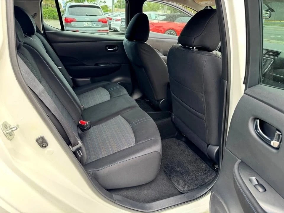 2018 Nissan Leaf - Image 10 of 13
