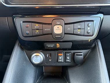 2018 Nissan Leaf - Image 10 of 20
